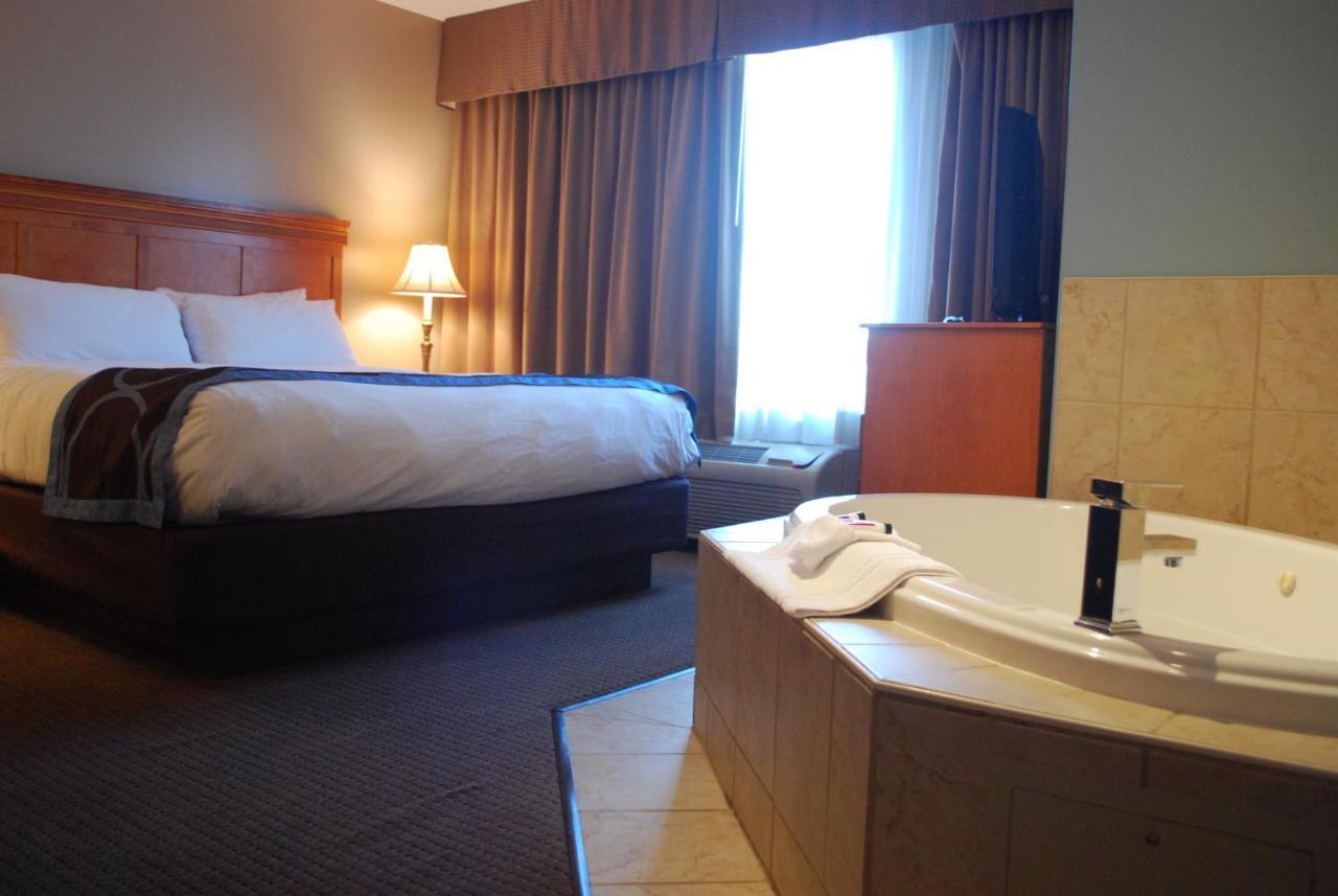 Super 8 By Wyndham Edmonton South Hotell Exteriör bild