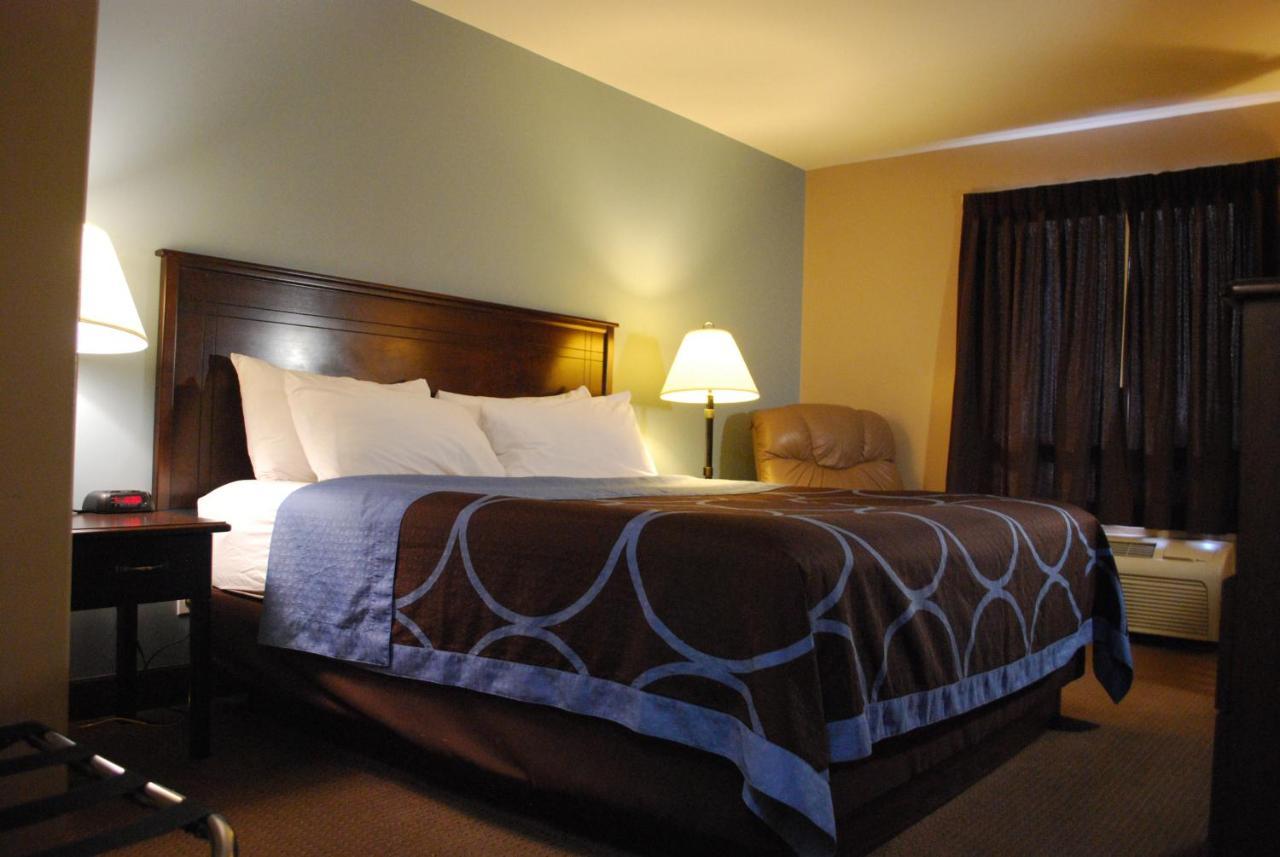 Super 8 By Wyndham Edmonton South Hotell Exteriör bild