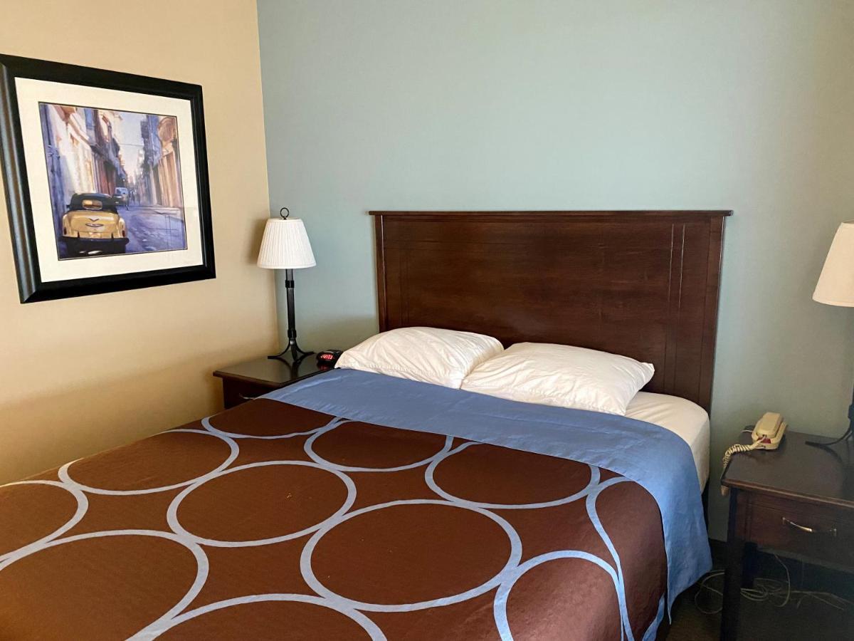 Super 8 By Wyndham Edmonton South Hotell Exteriör bild