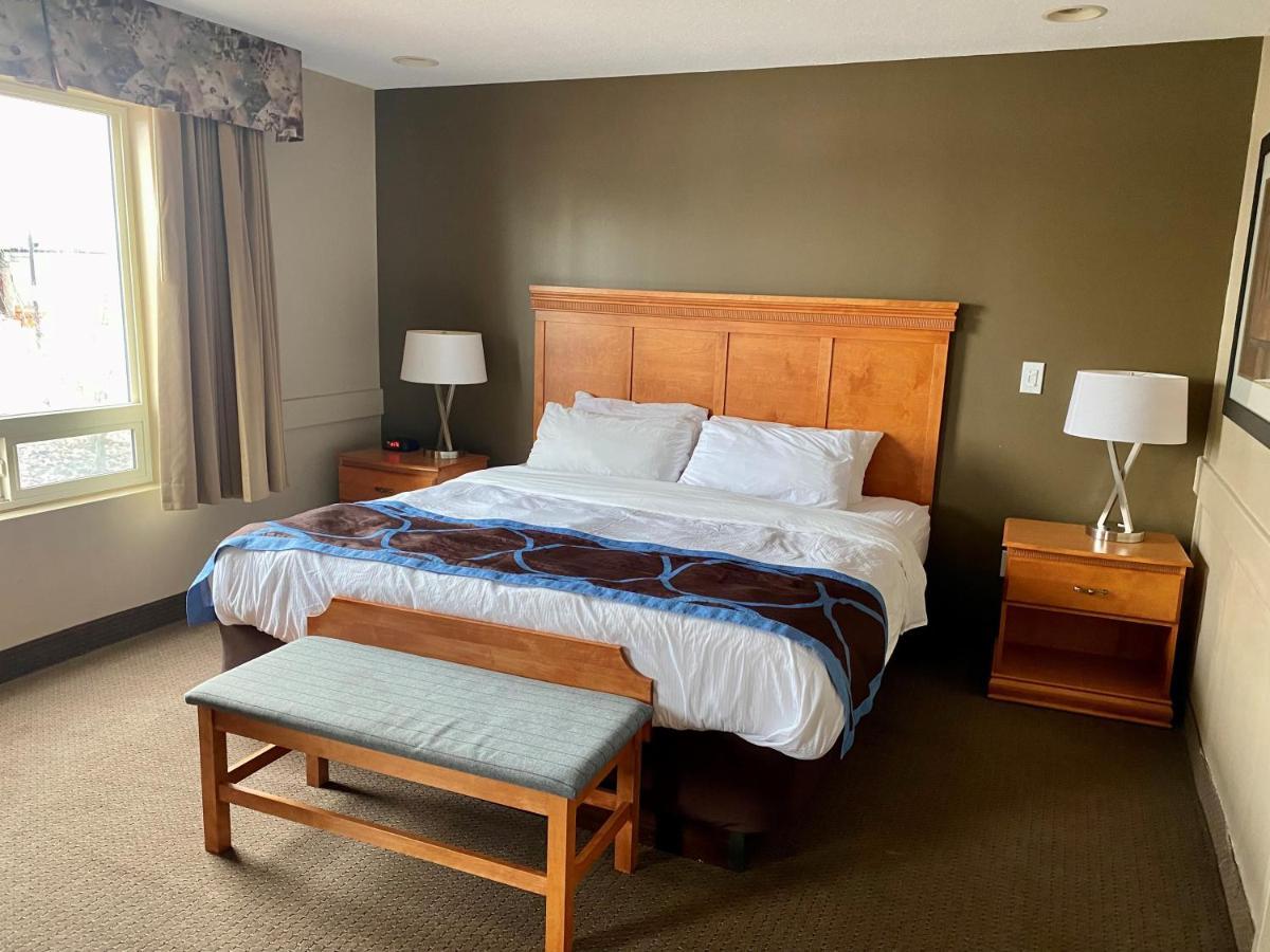 Super 8 By Wyndham Edmonton South Hotell Exteriör bild