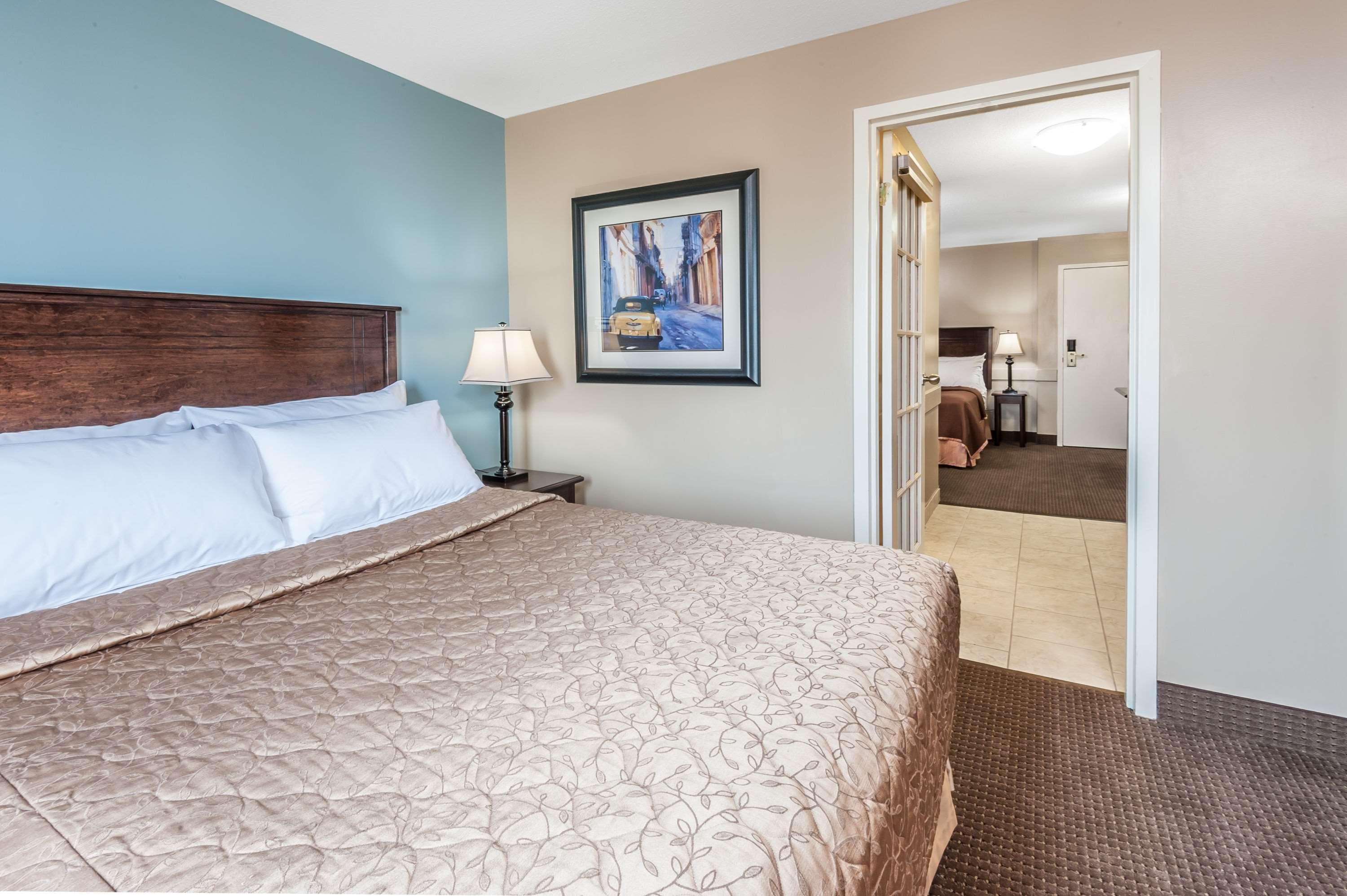 Super 8 By Wyndham Edmonton South Hotell Exteriör bild