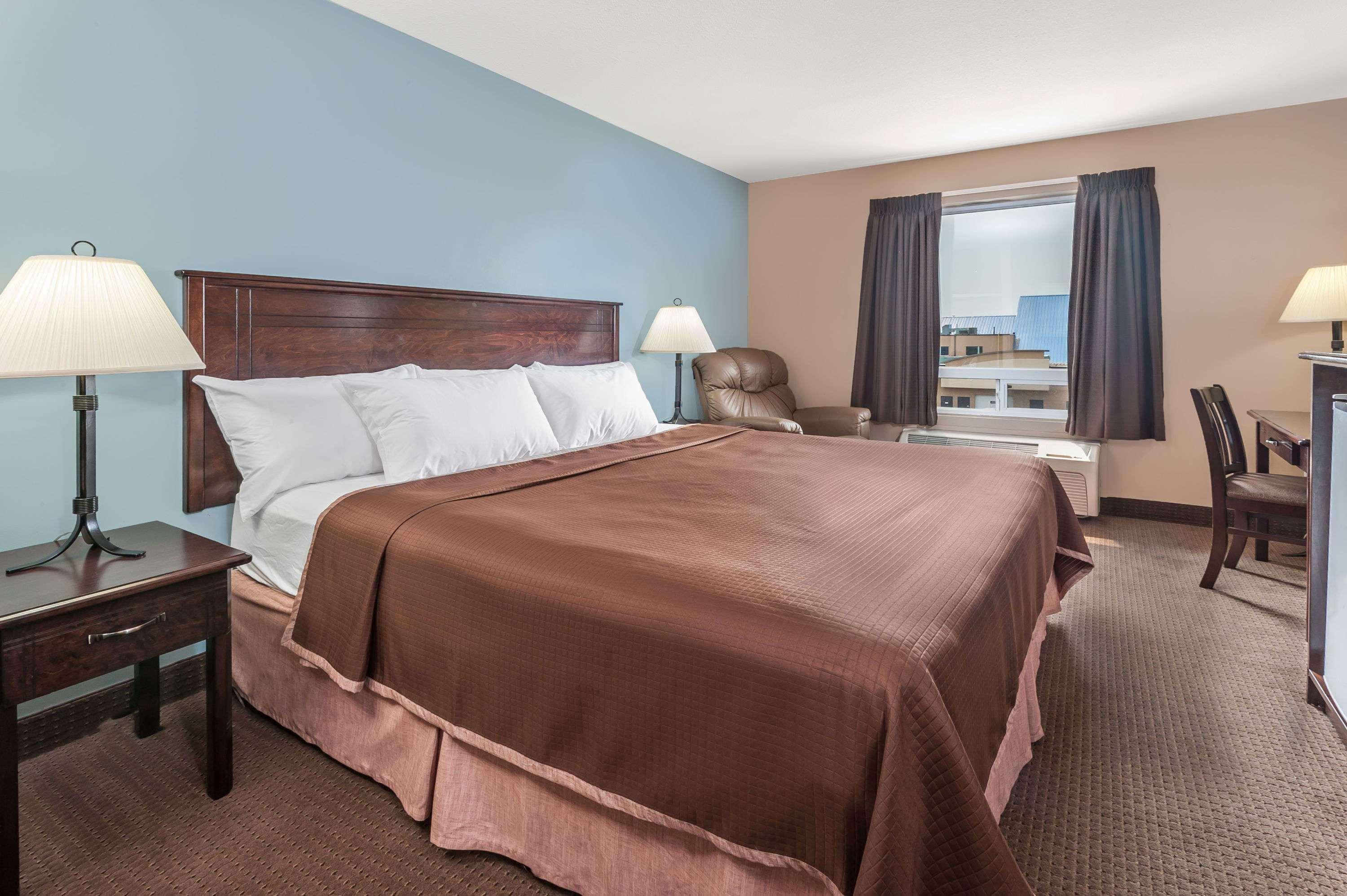 Super 8 By Wyndham Edmonton South Hotell Exteriör bild