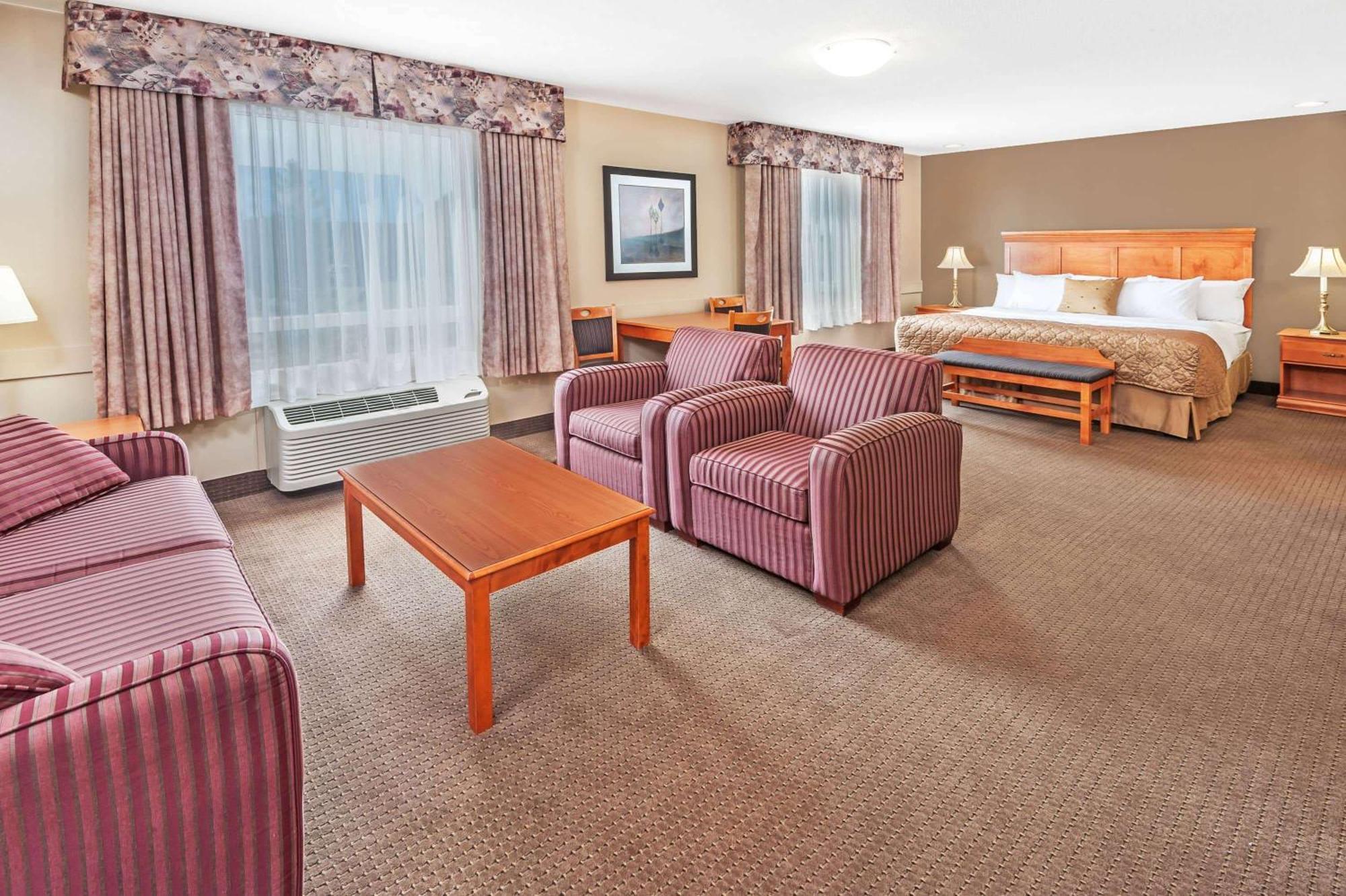 Super 8 By Wyndham Edmonton South Hotell Exteriör bild