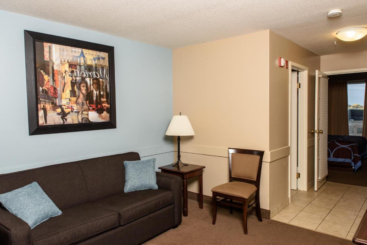 Super 8 By Wyndham Edmonton South Hotell Exteriör bild